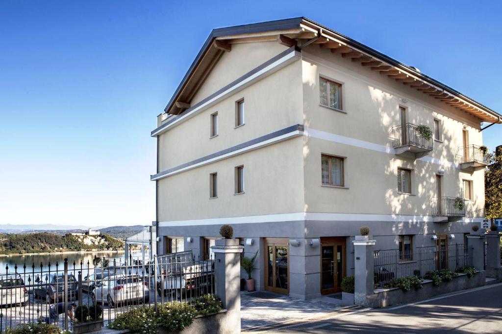 Hotel Ristorante San Carlo Arona Exterior photo